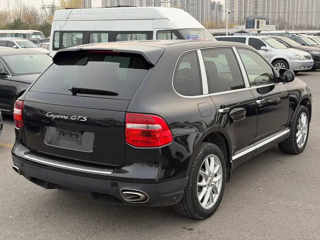 Porsche Cayenne — миниатюра 13