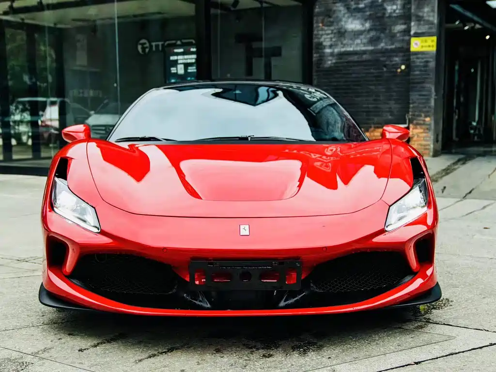 FERRARI F8