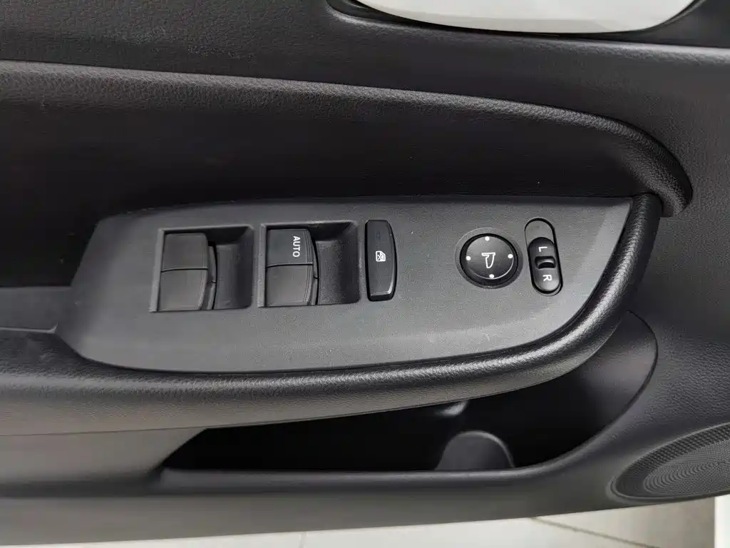 Honda Fit — миниатюра 9