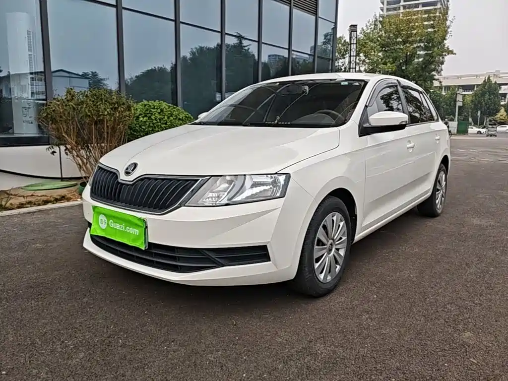 Skoda Rapid Spaceback — миниатюра 2