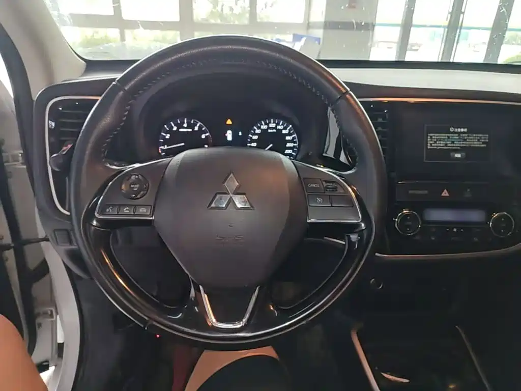 Mitsubishi Outlander — миниатюра 11