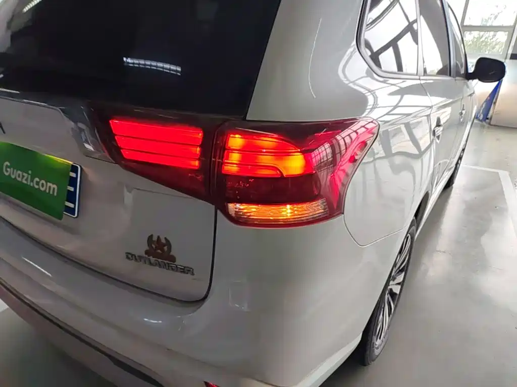 Mitsubishi Outlander — миниатюра 8
