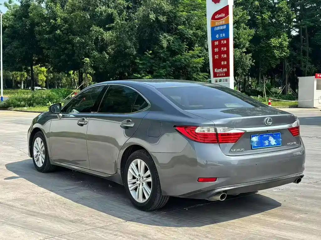Lexus ES — миниатюра 6