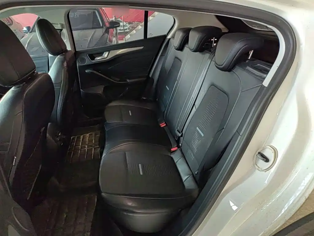 Ford Focus Active — миниатюра 17