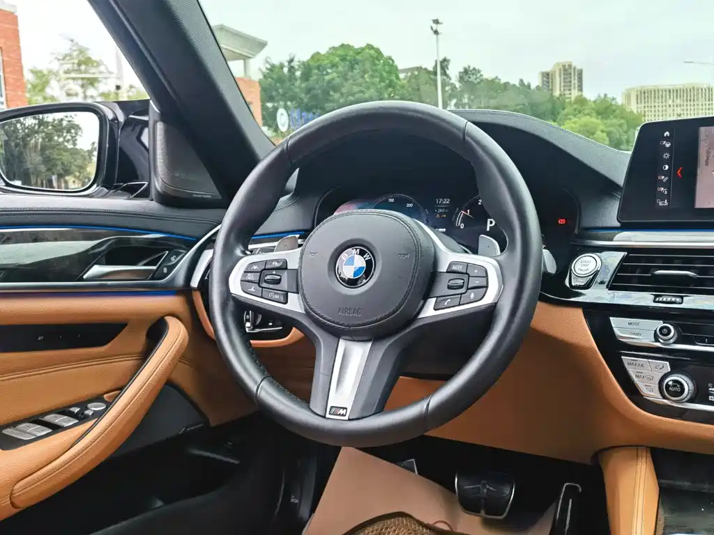 BMW 5 Series — миниатюра 11