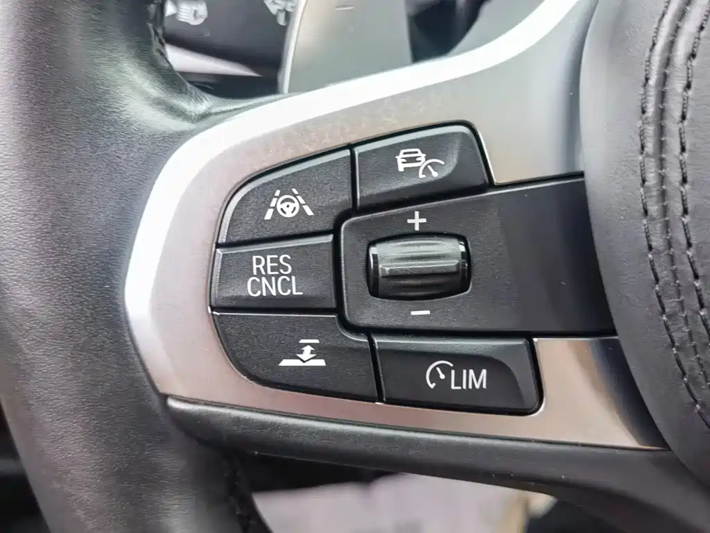 BMW 5 Series — миниатюра 35