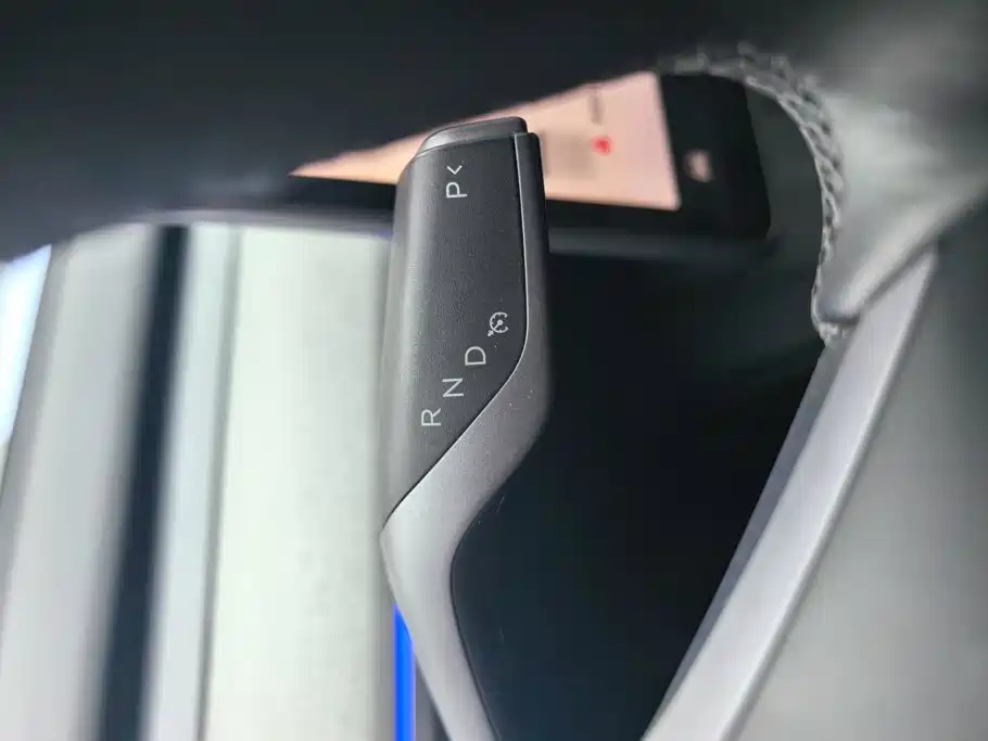 Tesla Model Y — миниатюра 16