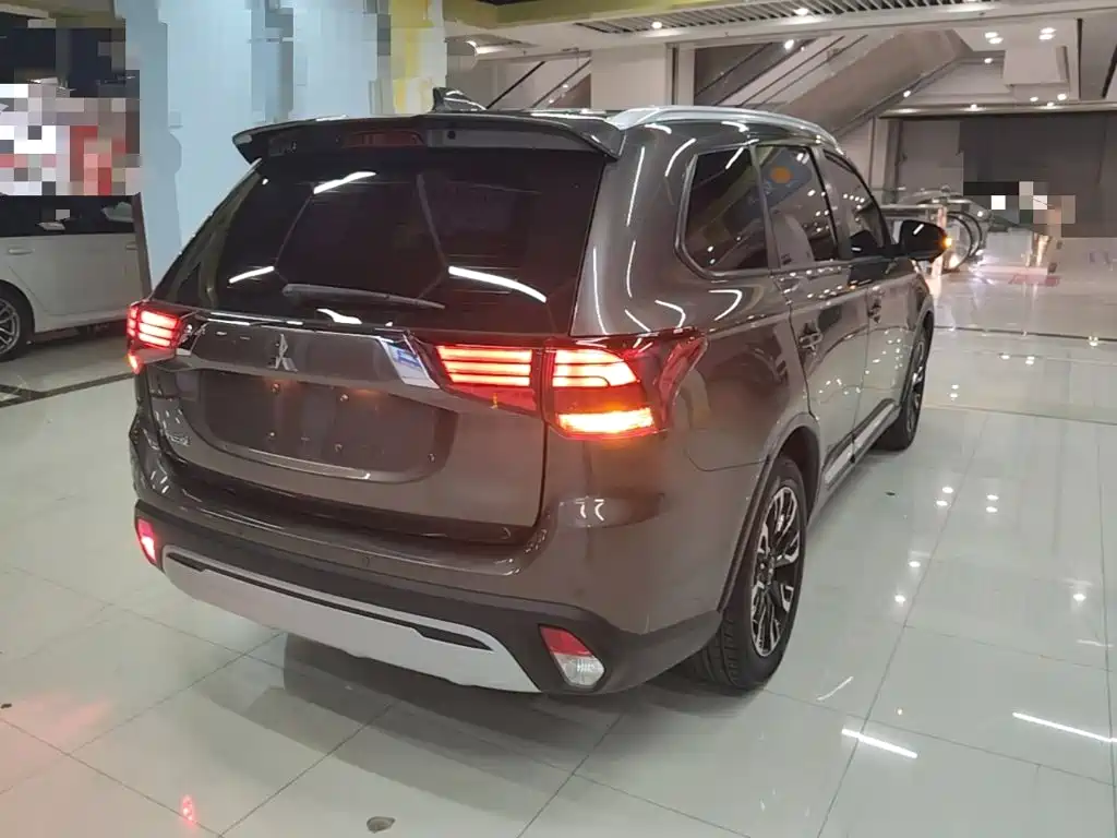 Mitsubishi Outlander — миниатюра 7