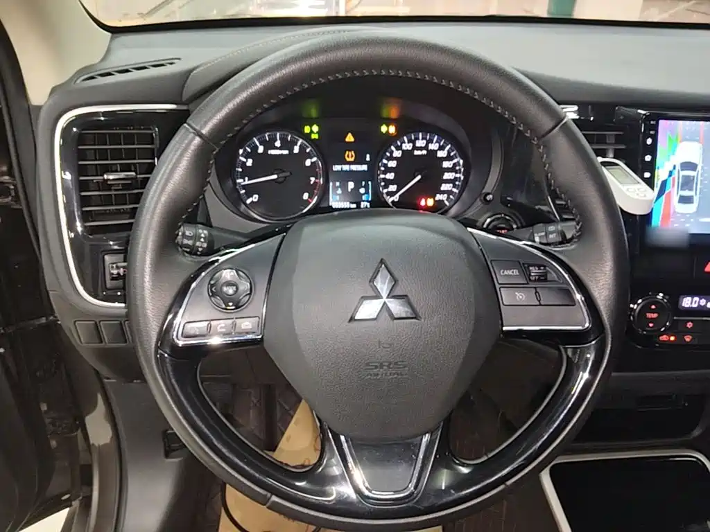 Mitsubishi Outlander — миниатюра 11