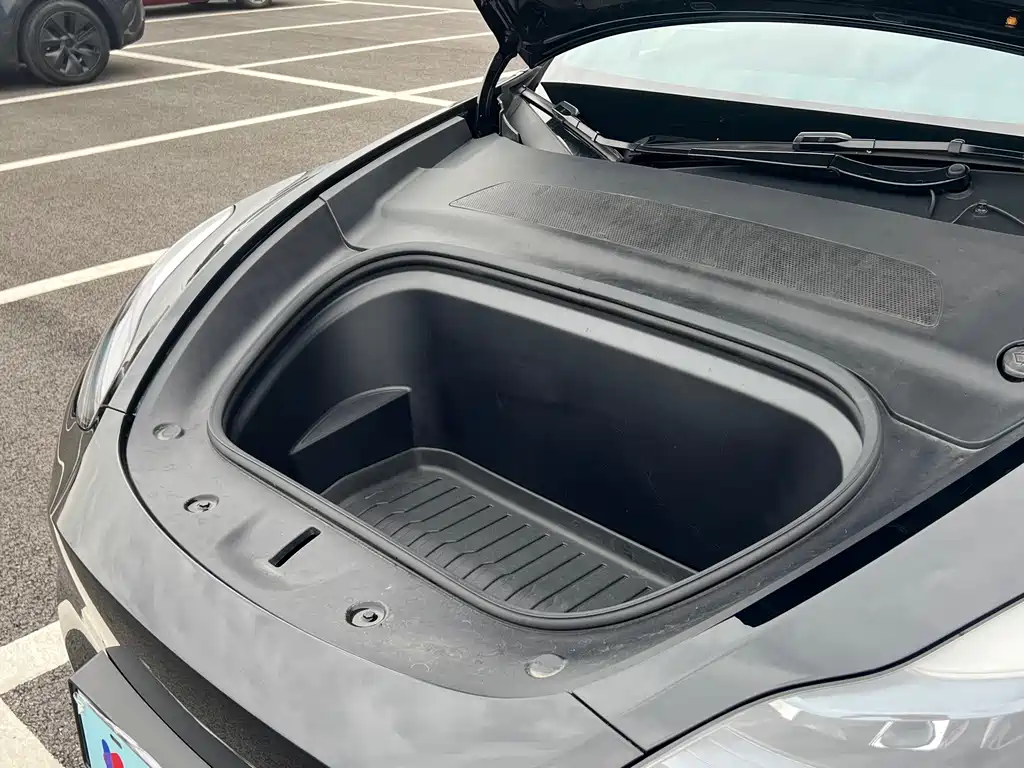 Tesla Model Y — миниатюра 13
