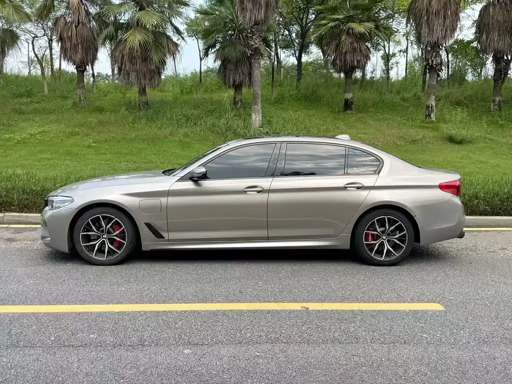 BMW 5 Series New Energy — миниатюра 3