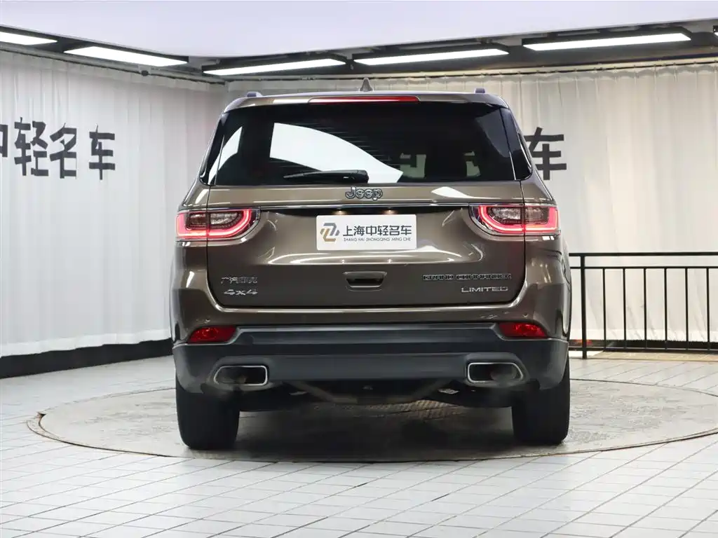 JEEP GRAND COMMANDER