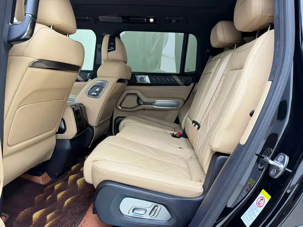 Fangchengbao Leopard 8 8 2025 Flagship 7 мест