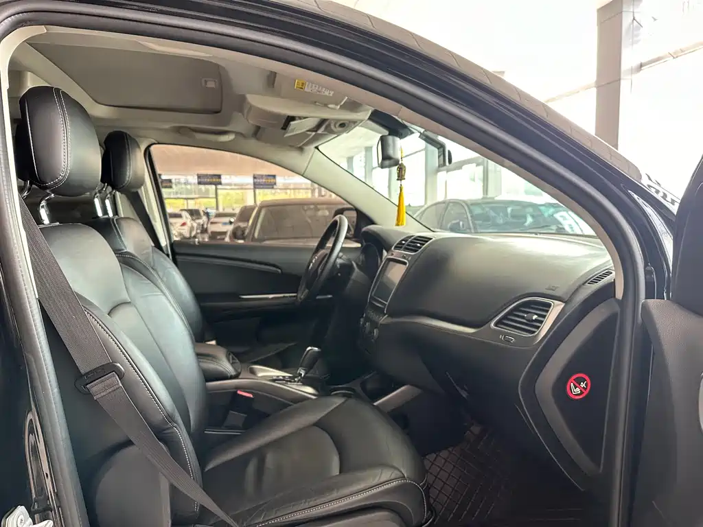 Dodge Journey — миниатюра 7