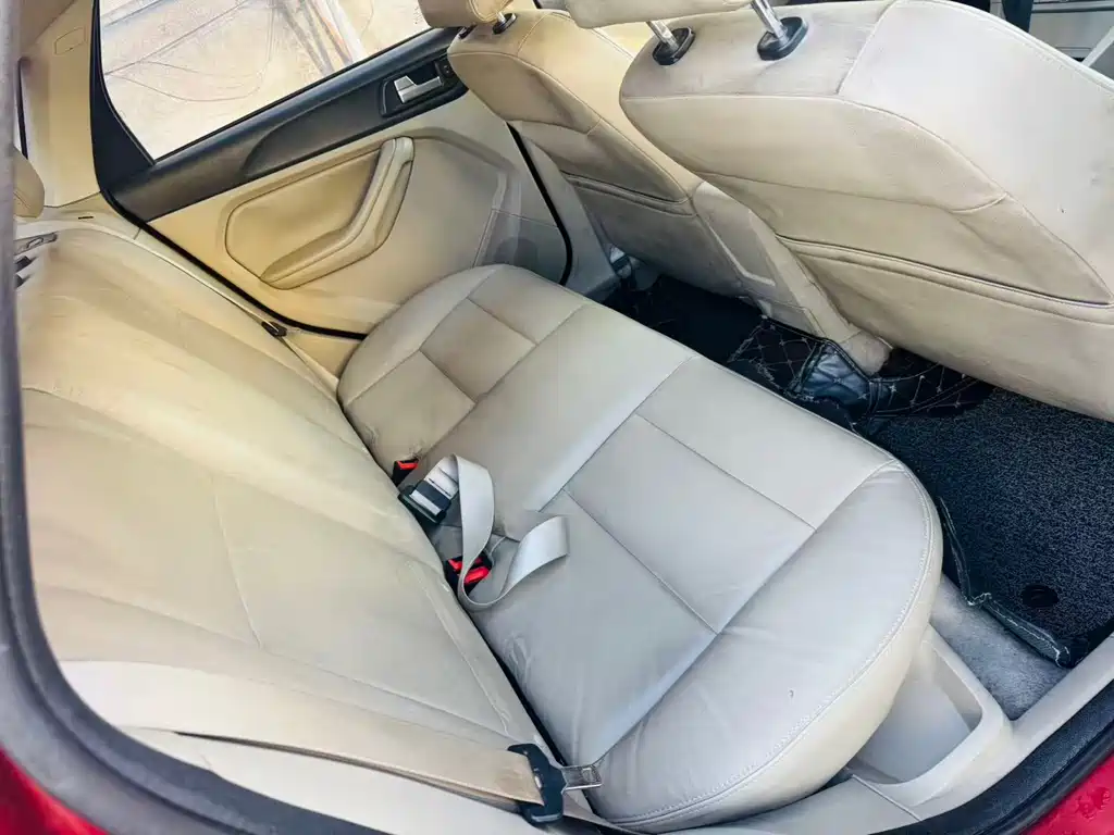 Ford Focus 2013 1.8L AT