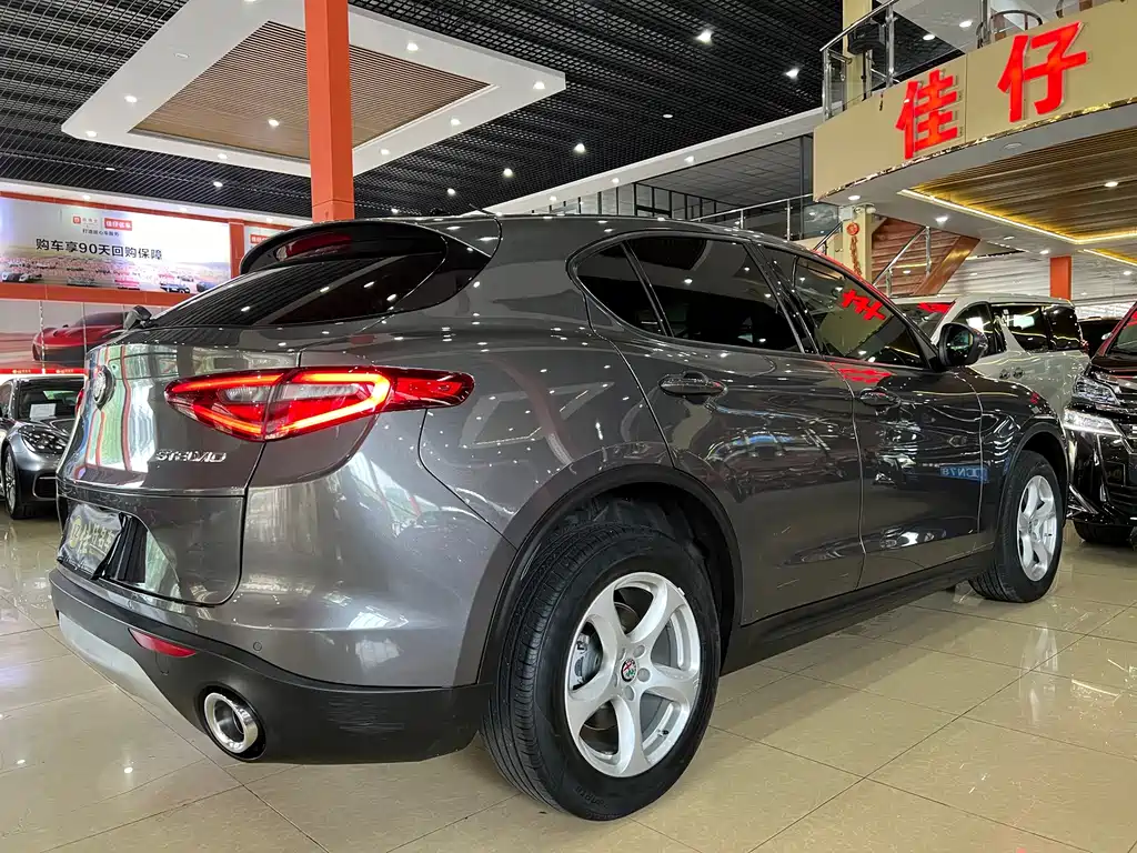 Alfa Romeo Stelvio — миниатюра 6