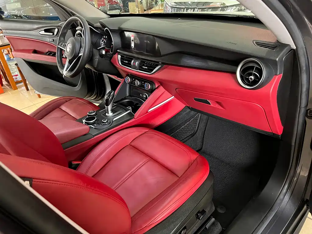 Alfa Romeo Stelvio — миниатюра 13