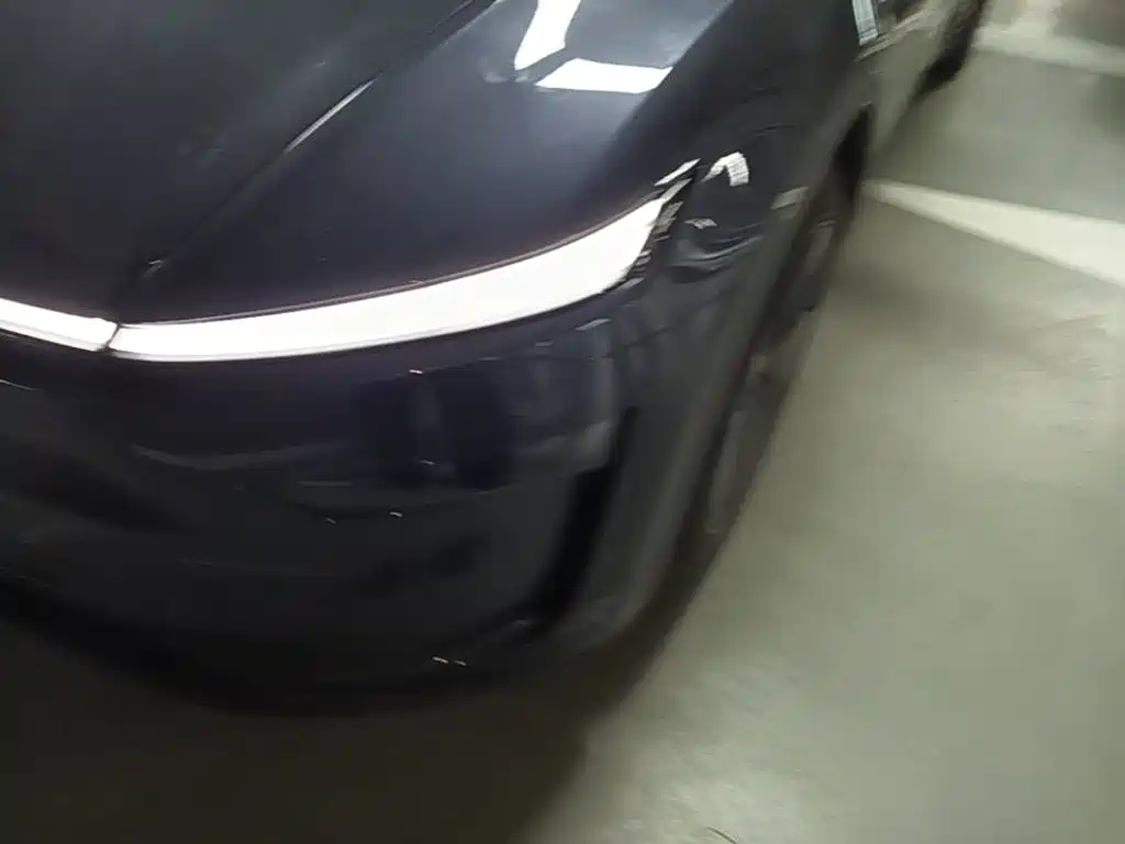 Tesla Model Y — миниатюра 24