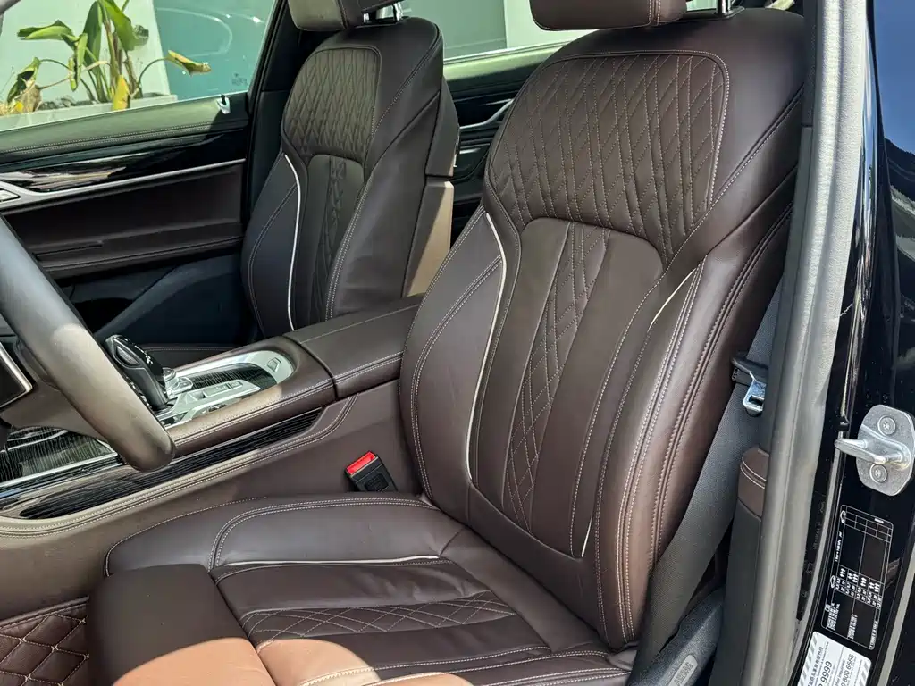 BMW 7 Series — миниатюра 12