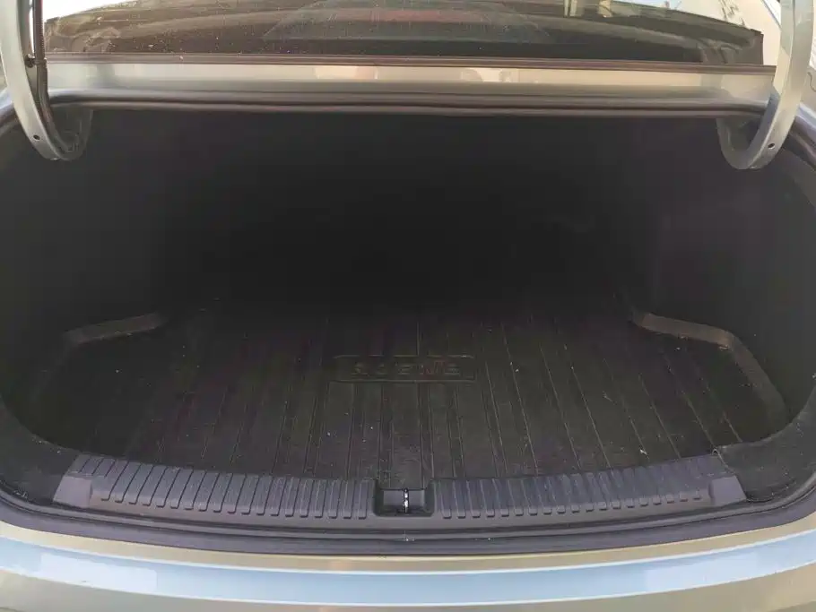 Roewe D6 — миниатюра 4