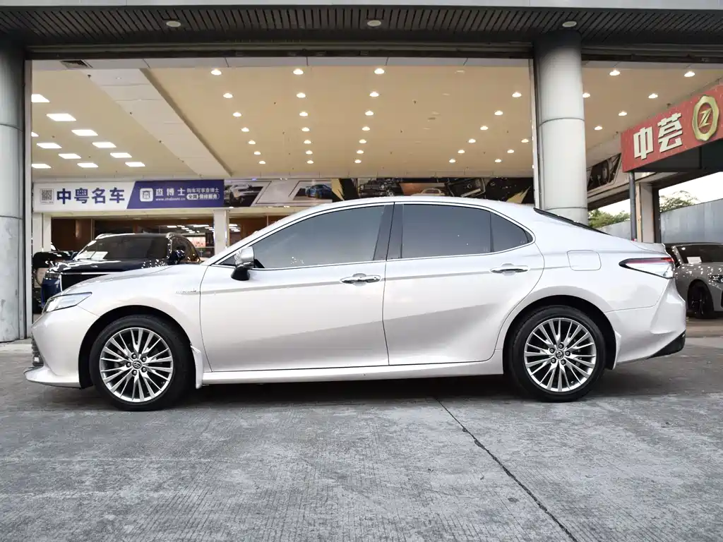 Toyota Camry — миниатюра 4