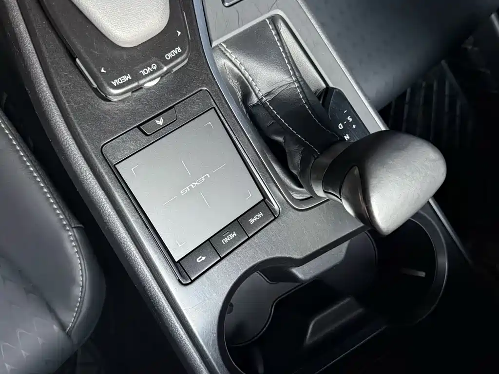 Lexus UX — миниатюра 5