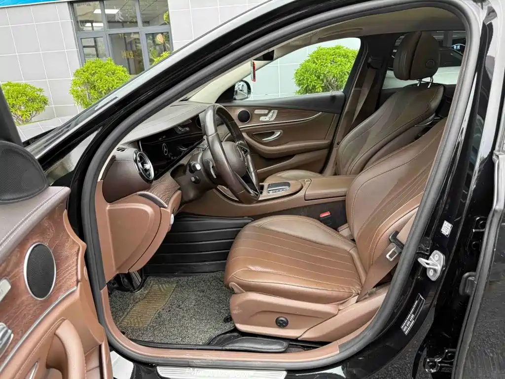 Mercedes-Benz E-Class — миниатюра 5