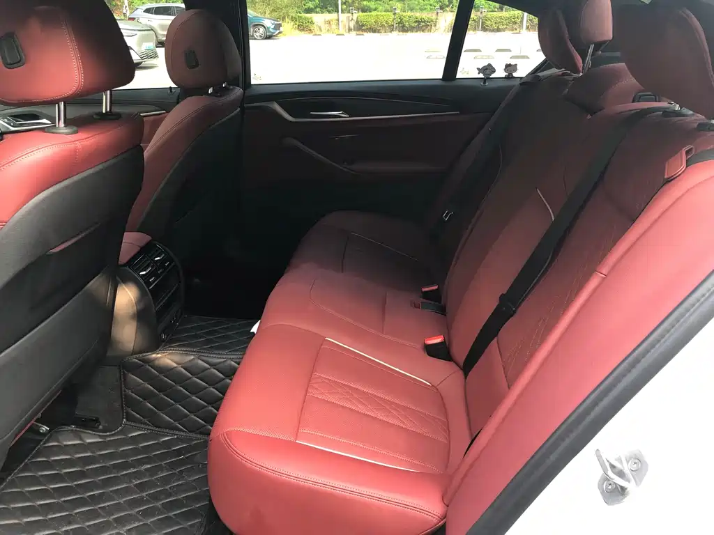 BMW 5 Series New Energy — миниатюра 9