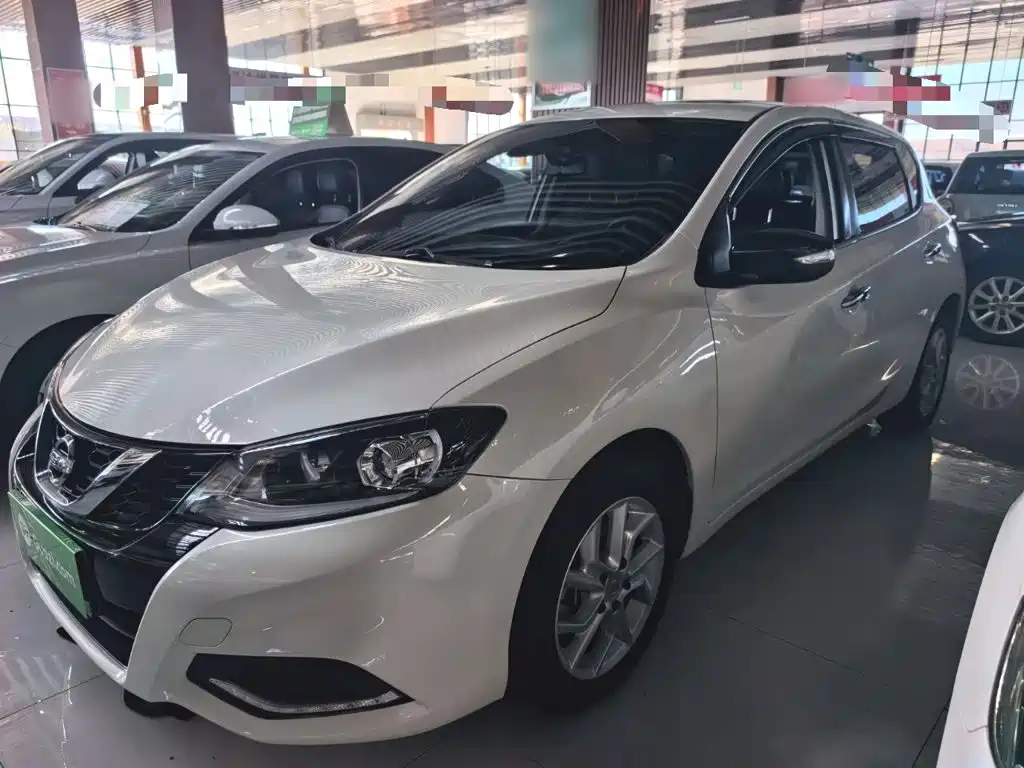 Nissan Tiida — миниатюра 2
