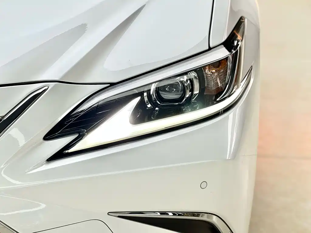 Lexus ES — миниатюра 17
