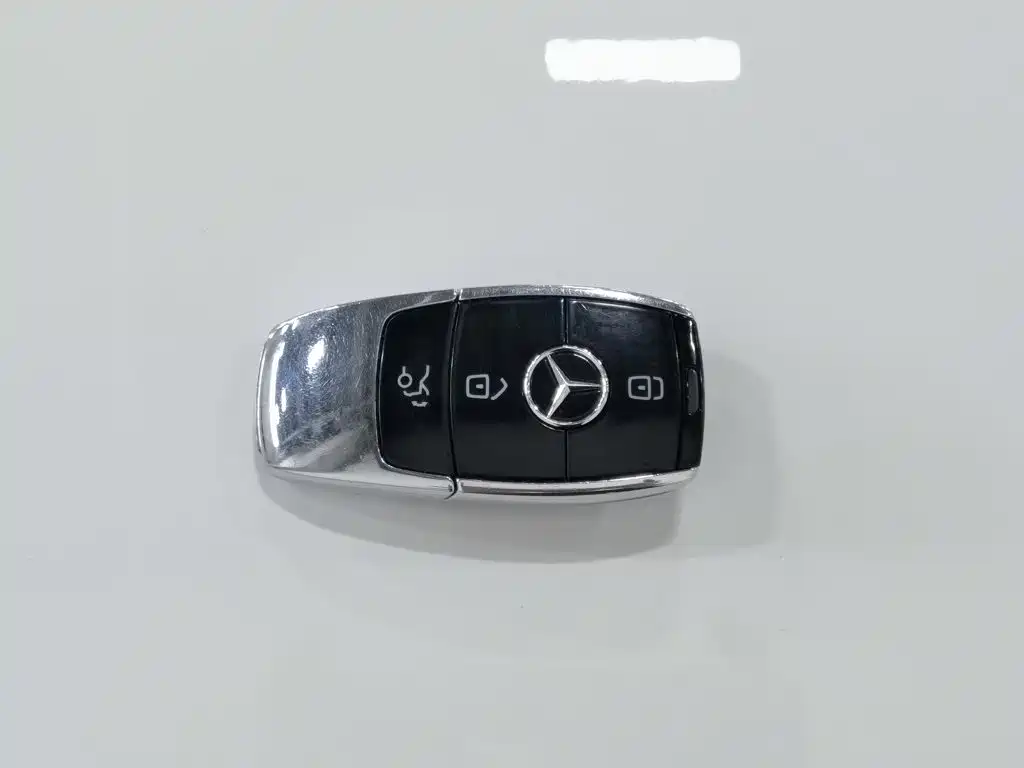 Mercedes-Benz EQC — миниатюра 19