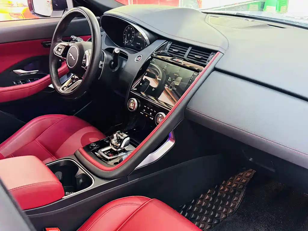 Jaguar E-PACE — миниатюра 10