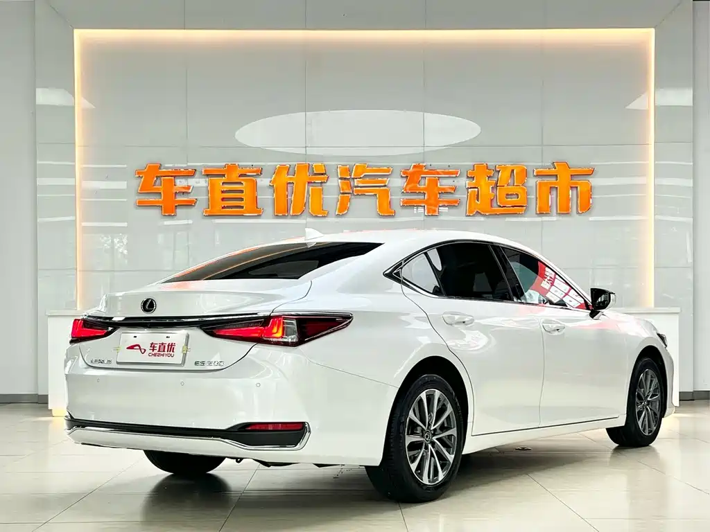Lexus ES — миниатюра 5