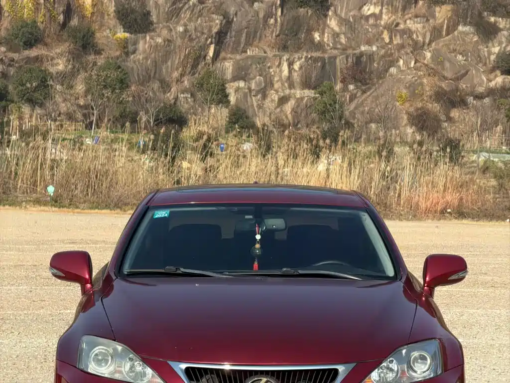 Lexus IS 2011
