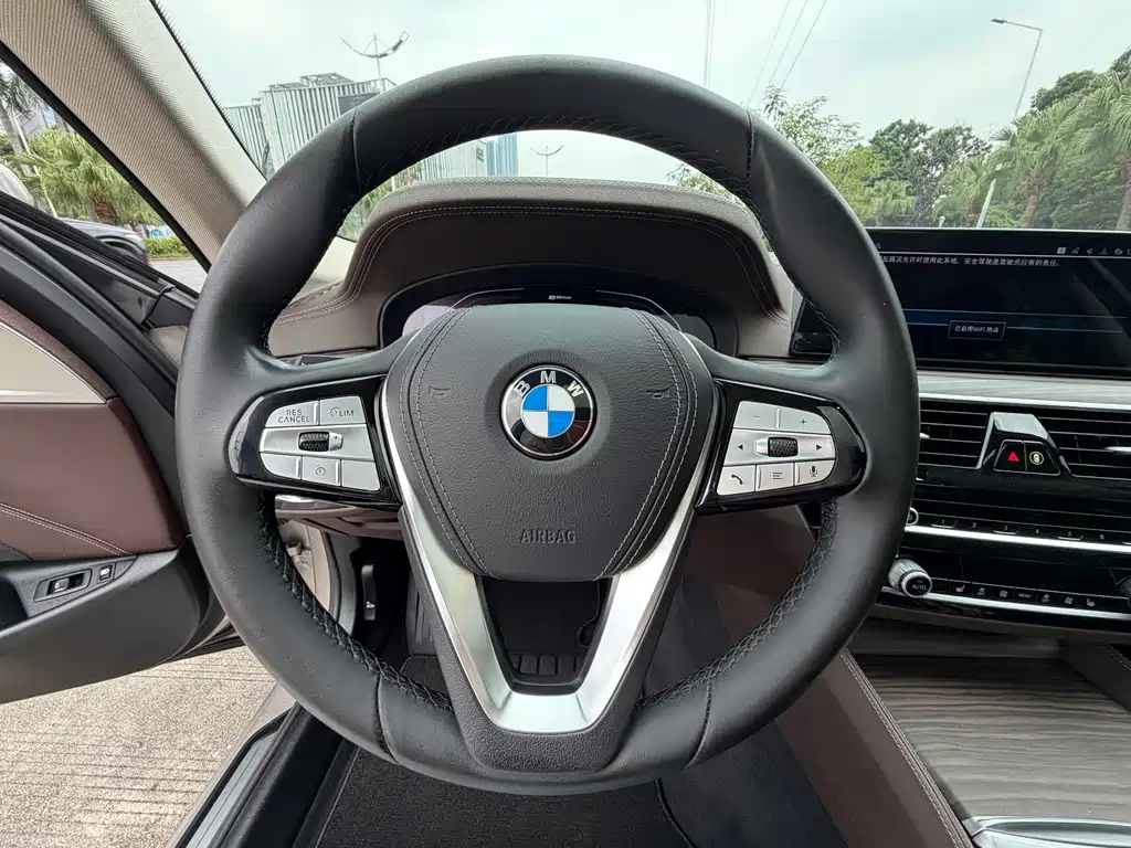 BMW 5 Series New Energy — миниатюра 15