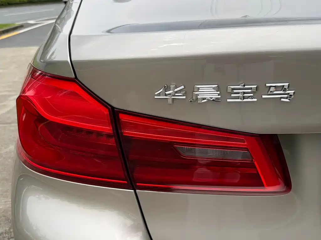 BMW 5 Series New Energy — миниатюра 20