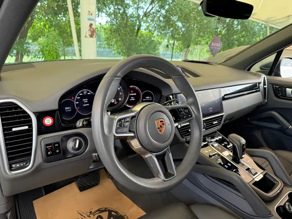 Porsche Cayenne — миниатюра 15