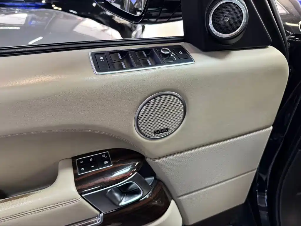 Land Rover Range Rover — миниатюра 10