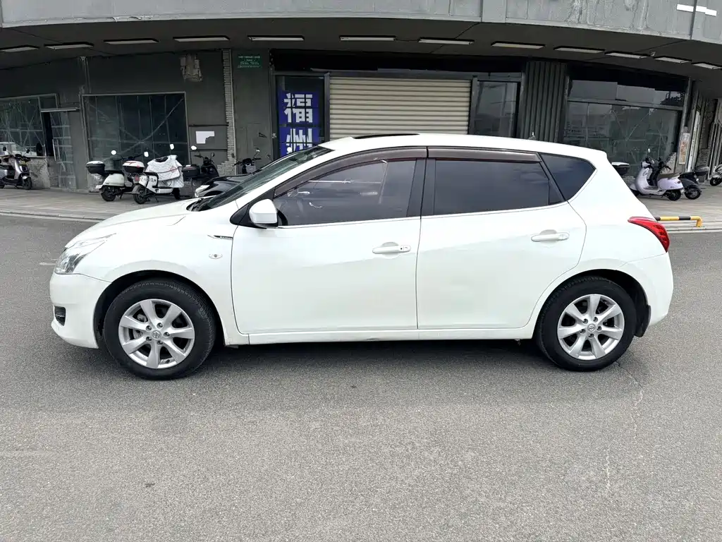 Nissan Tiida — миниатюра 3