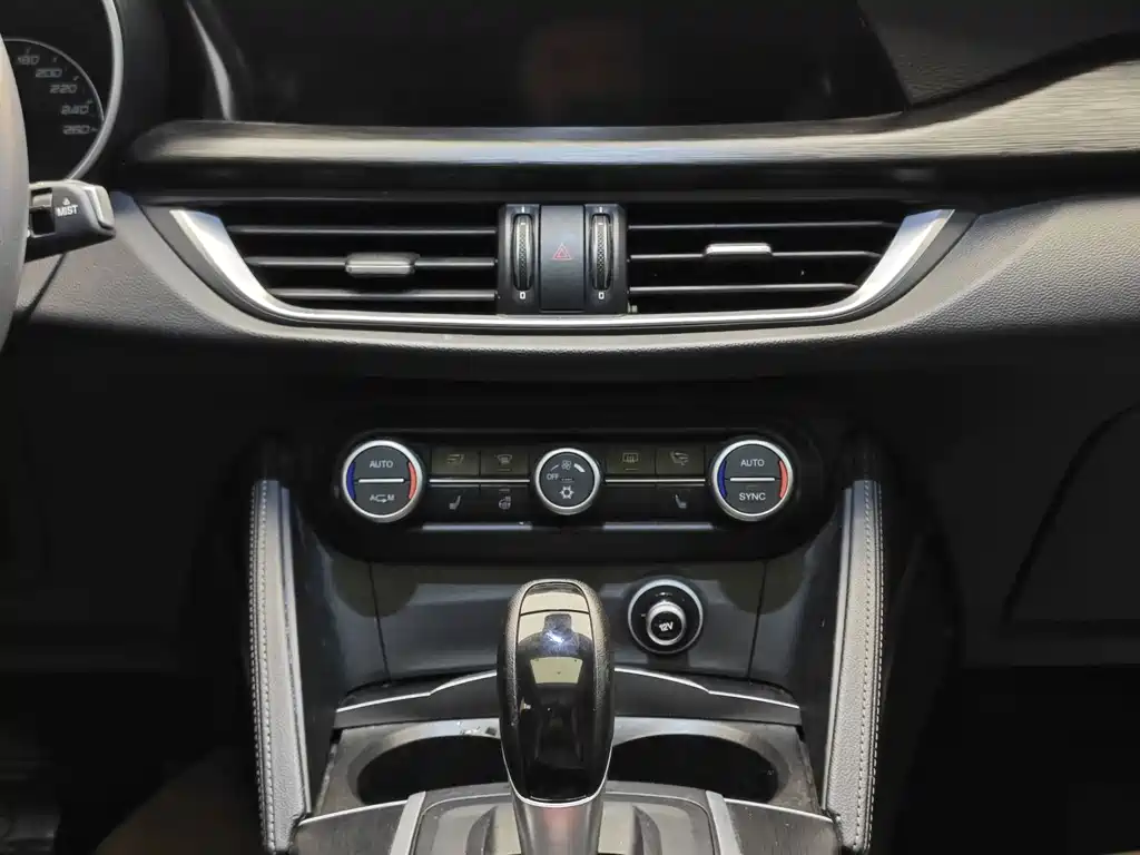 Alfa Romeo Stelvio — миниатюра 19