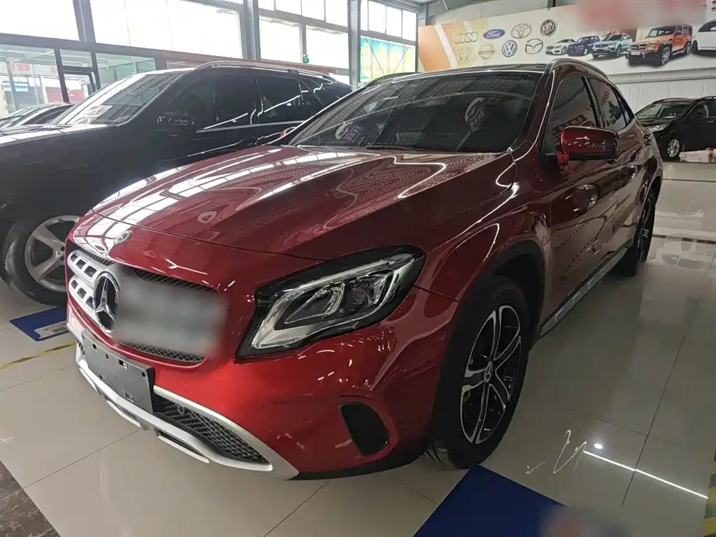MERCEDES-BENZ GLA