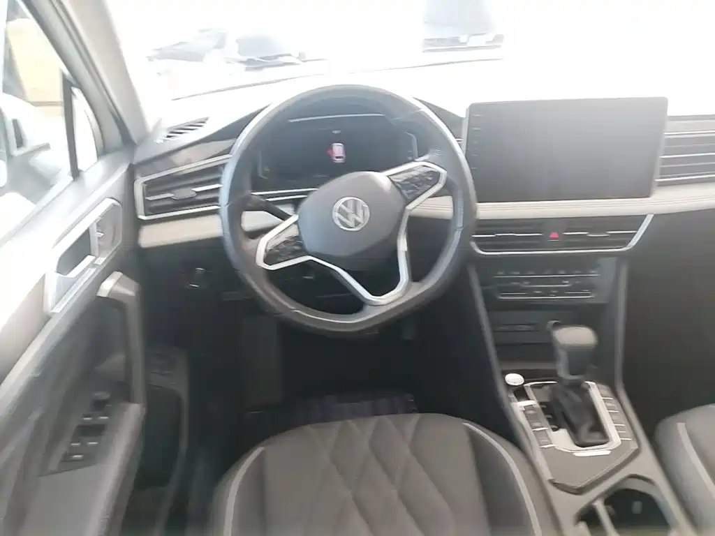 Volkswagen Tiguan L PHEV — миниатюра 11