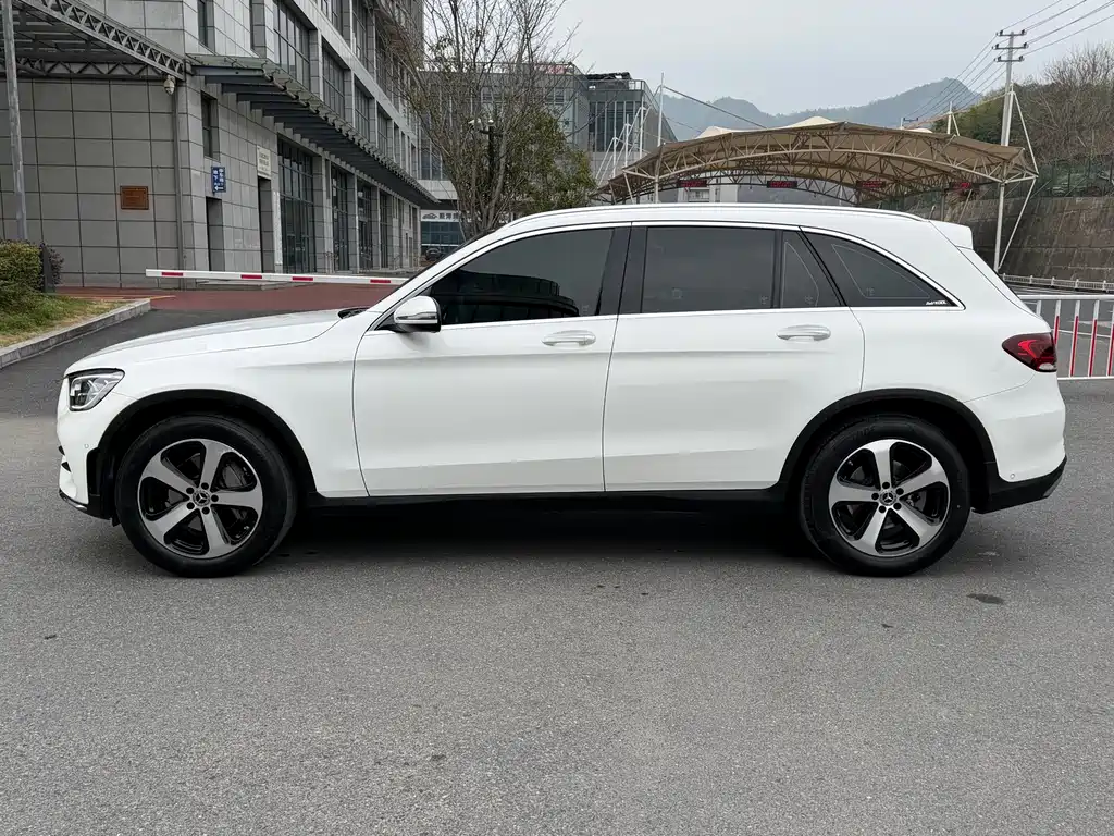 MERCEDES-BENZ GLC