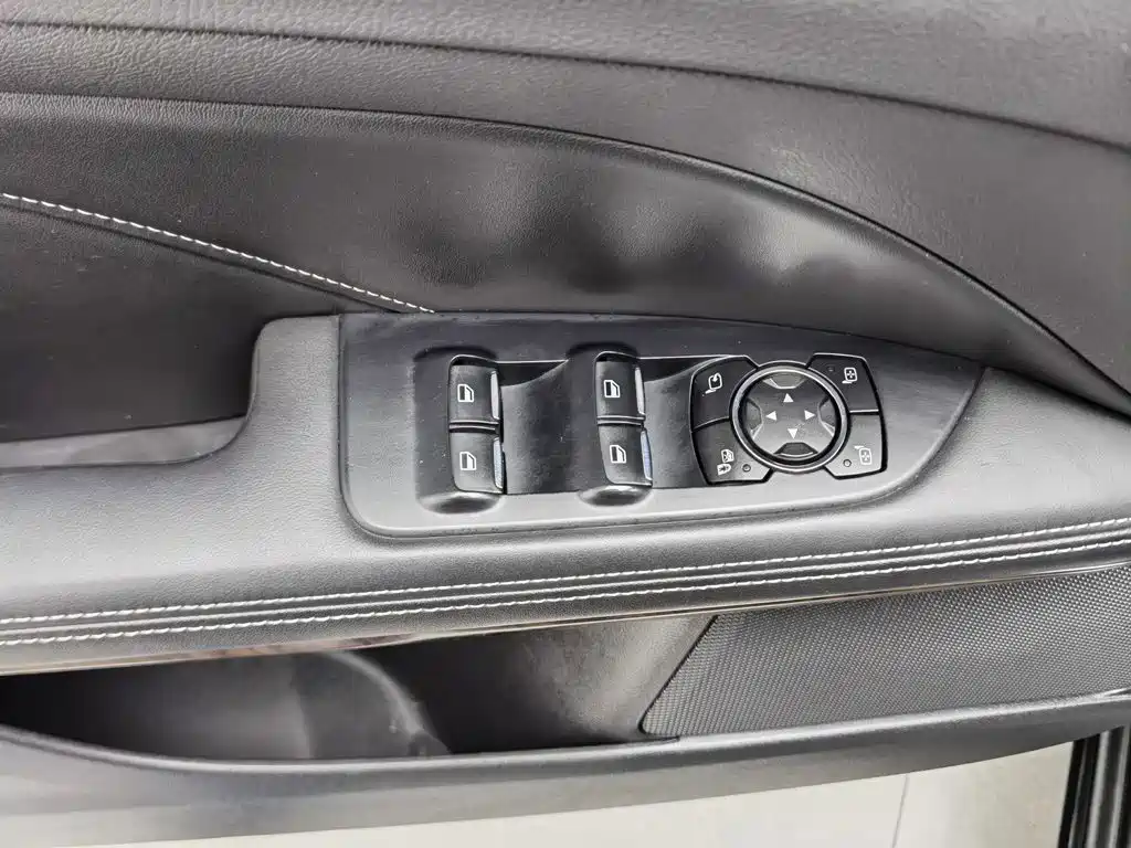 Ford Taurus — миниатюра 9