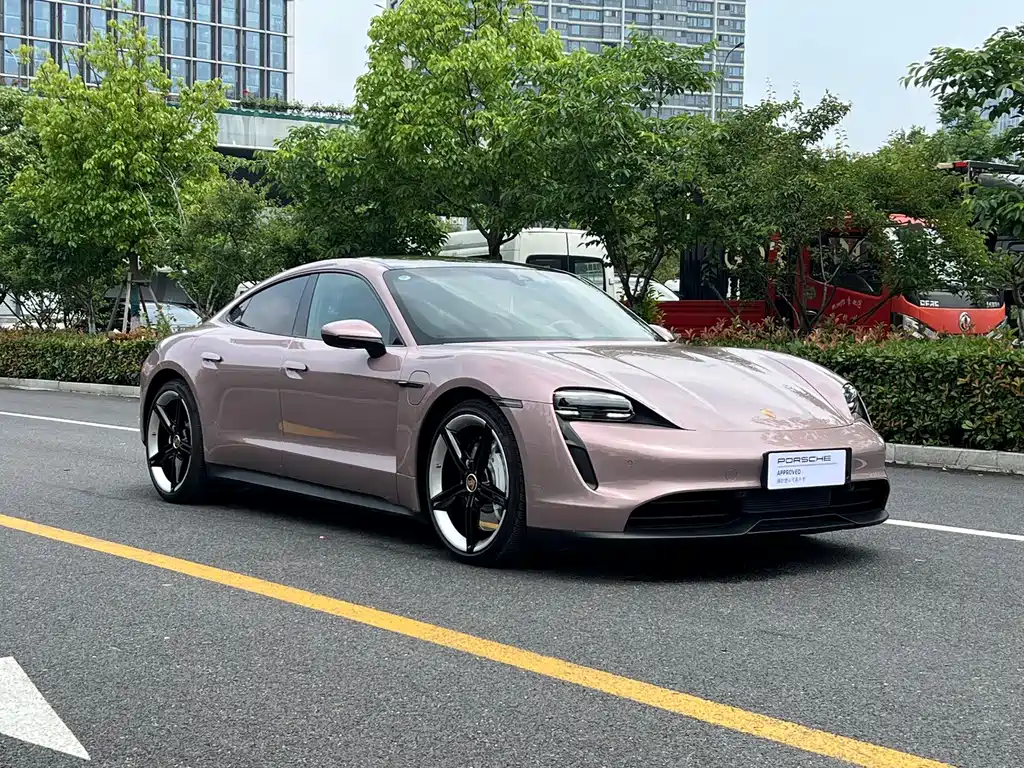 Porsche Taycan — миниатюра 3