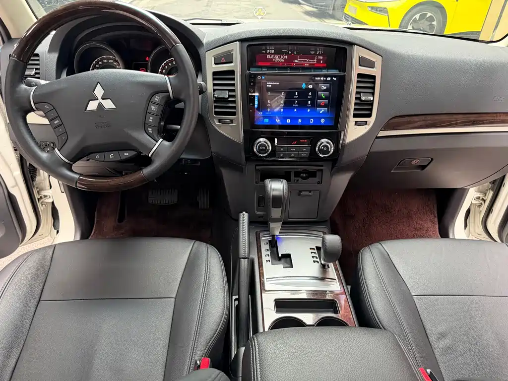 Mitsubishi Pajero (Import) — миниатюра 20