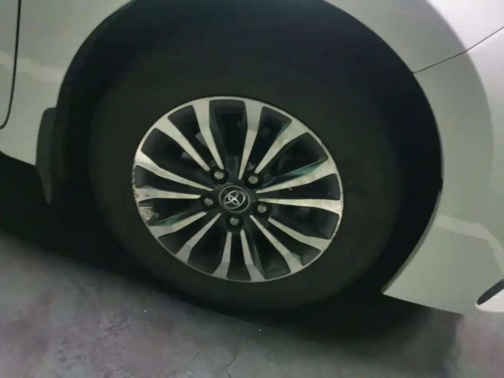 Toyota Corolla — миниатюра 8