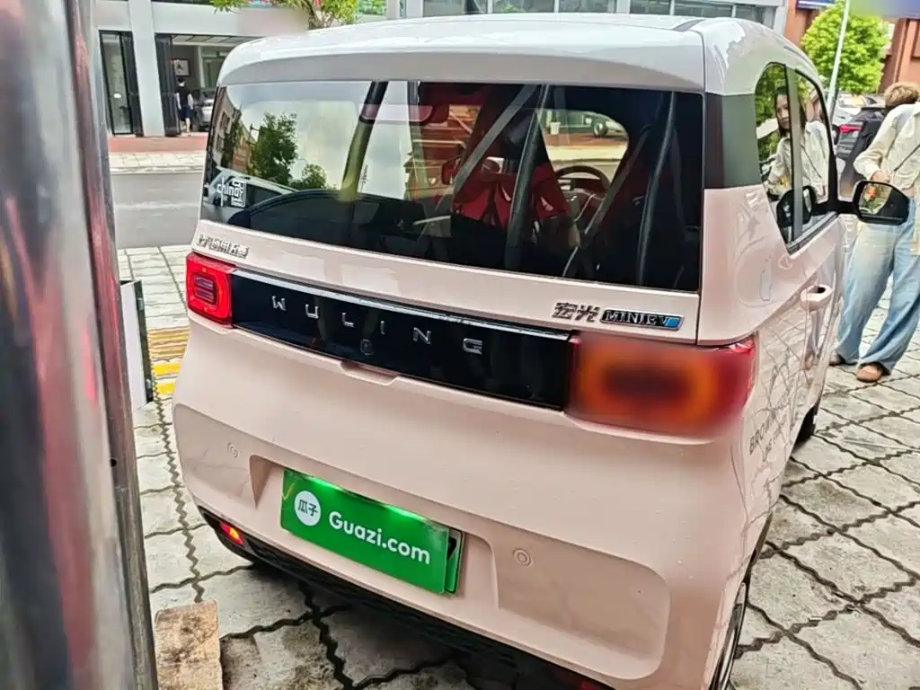 Wuling MINIEV — миниатюра 6