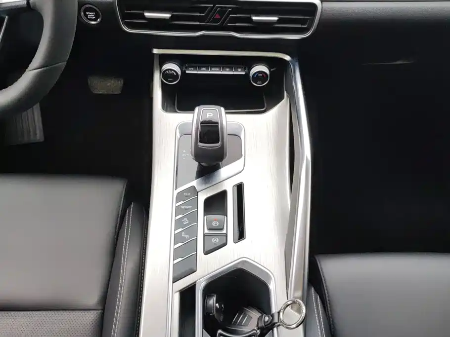 Geely Binyue — миниатюра 16