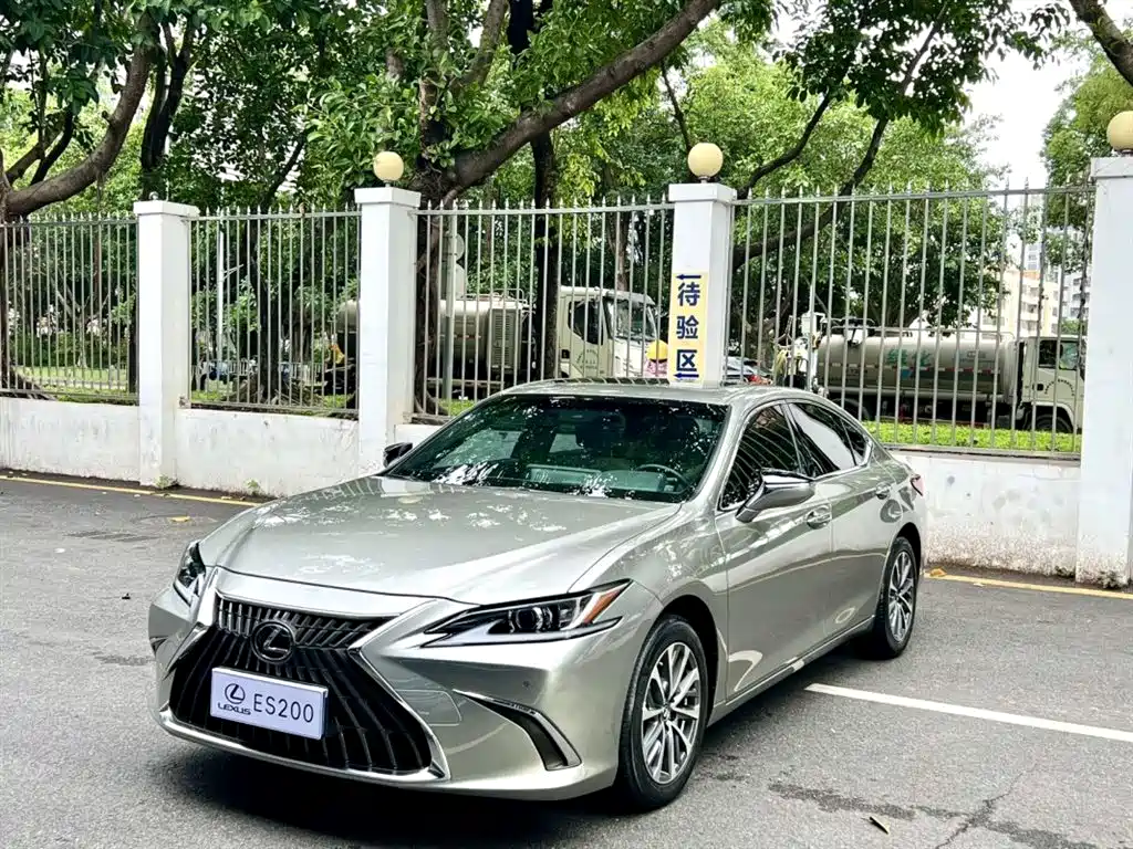 Lexus ES 2023